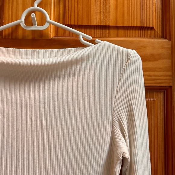 CLASSIC Ribbed Long Sleeve Top - Picture 3 of 4
